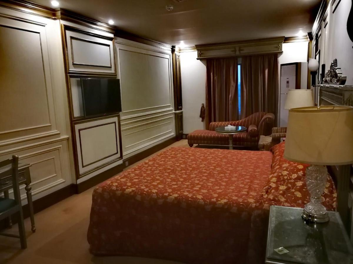 Regency Inn Hotel Lahore Exteriör bild