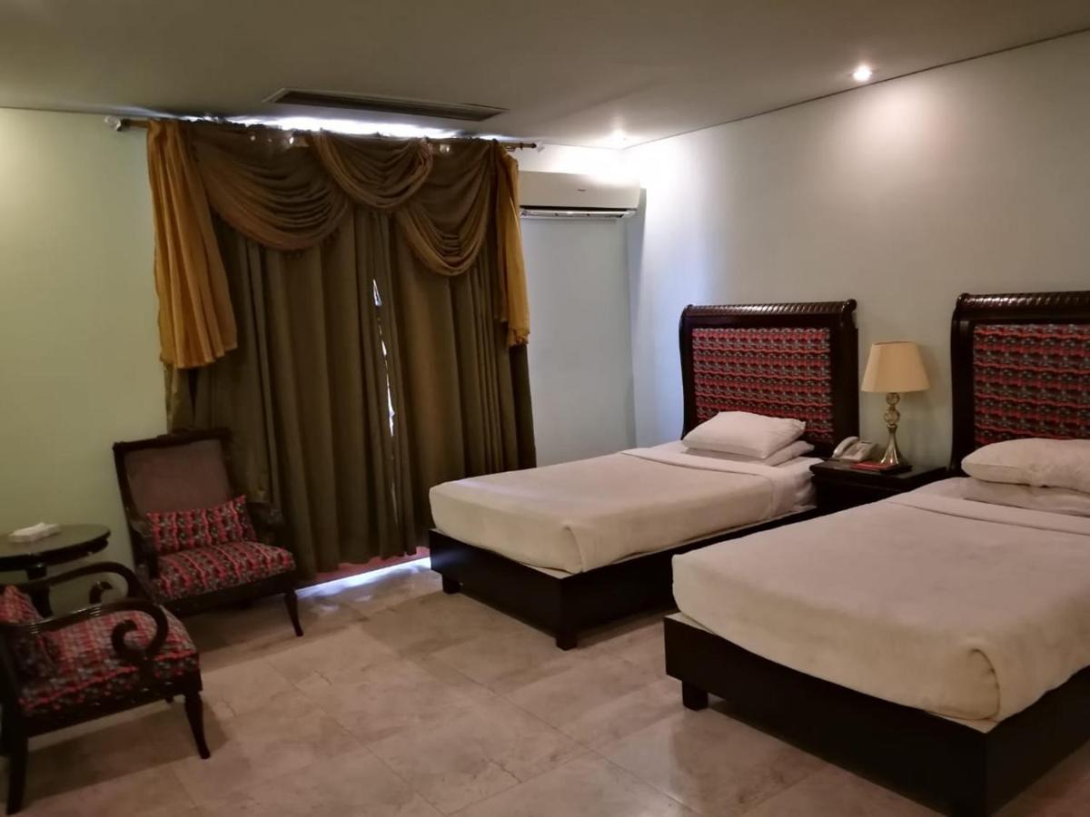 Regency Inn Hotel Lahore Exteriör bild