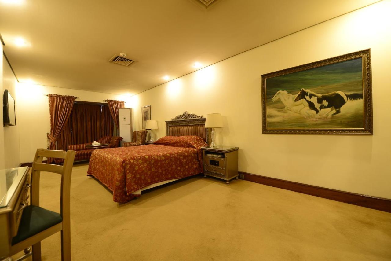 Regency Inn Hotel Lahore Exteriör bild