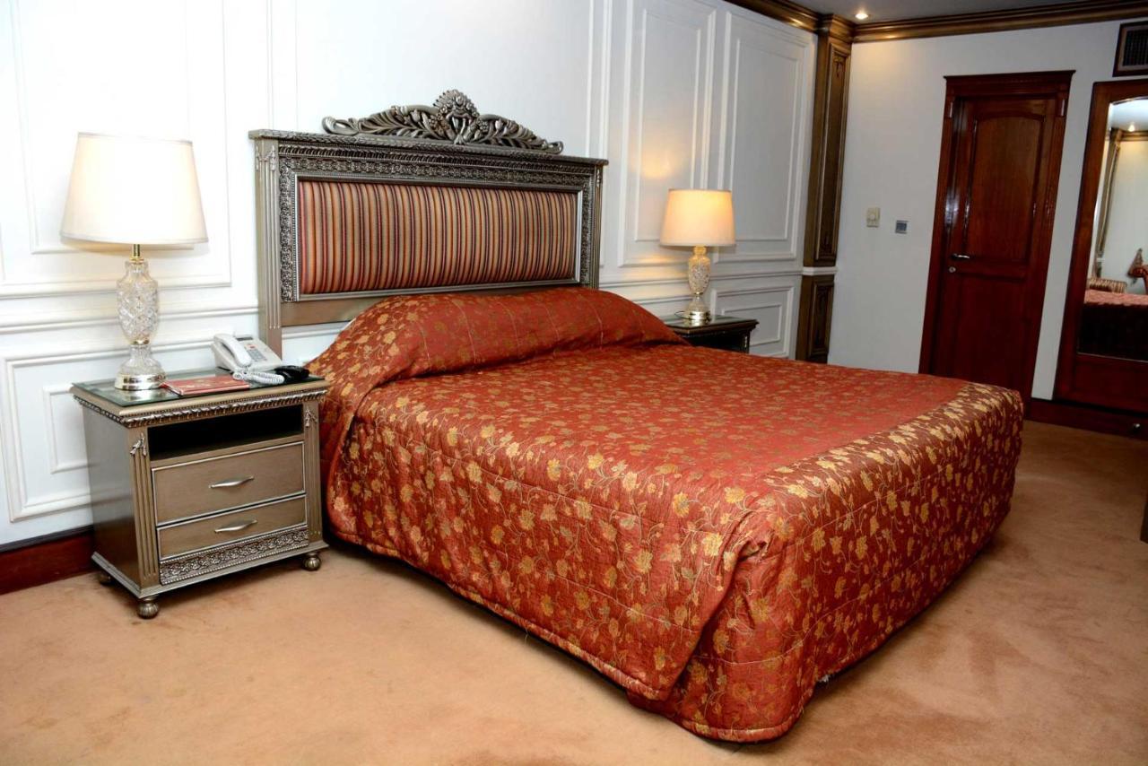 Regency Inn Hotel Lahore Exteriör bild