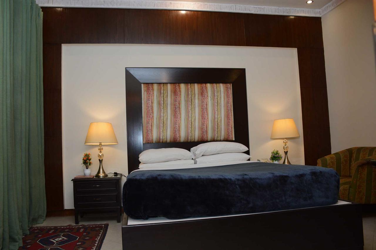 Regency Inn Hotel Lahore Exteriör bild