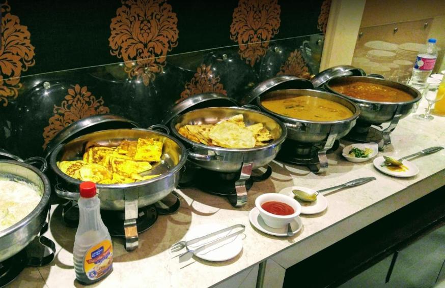 Regency Inn Hotel Lahore Exteriör bild