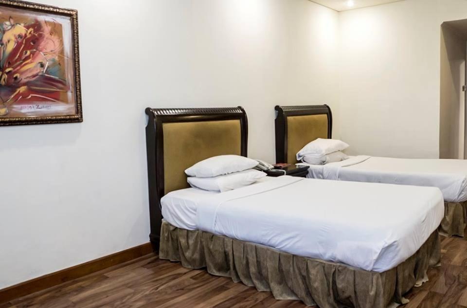 Regency Inn Hotel Lahore Exteriör bild