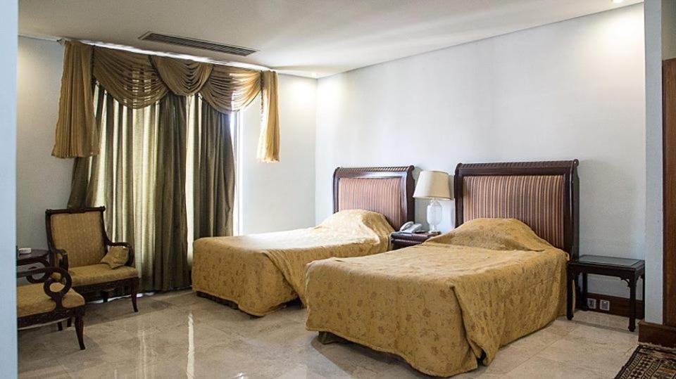 Regency Inn Hotel Lahore Exteriör bild